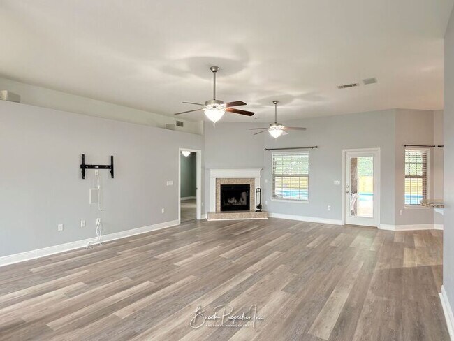 Building Photo - 6185 Autumn Pines Cir