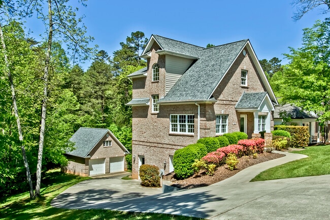 Building Photo - 111 Daleyuhski Way