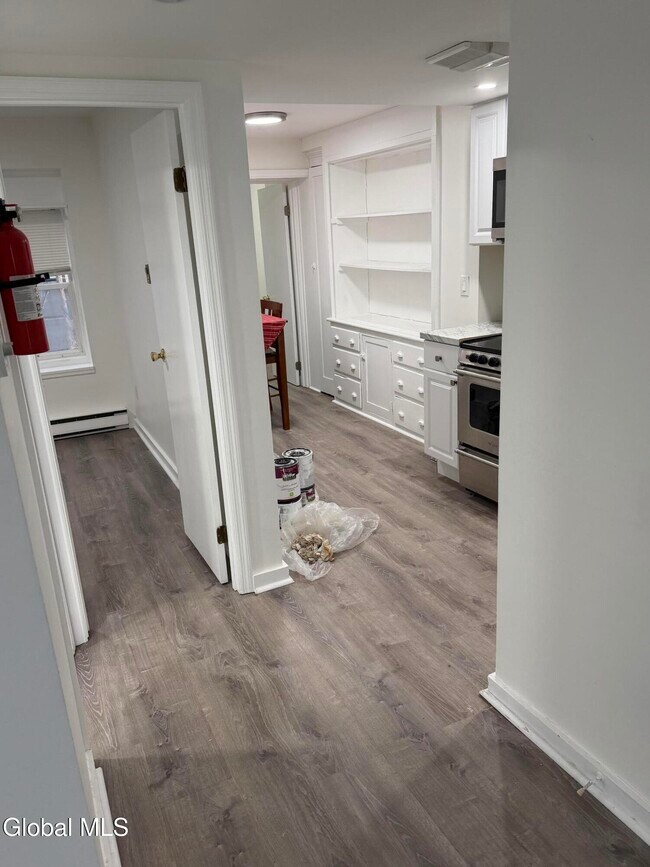 Building Photo - 58 S Swan St