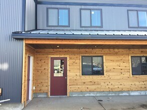 Building Photo - Fully Furnished Apartment in Four Corners