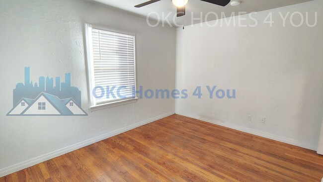 Building Photo - Charming 2 Bedroom near I-44 & May Ave.