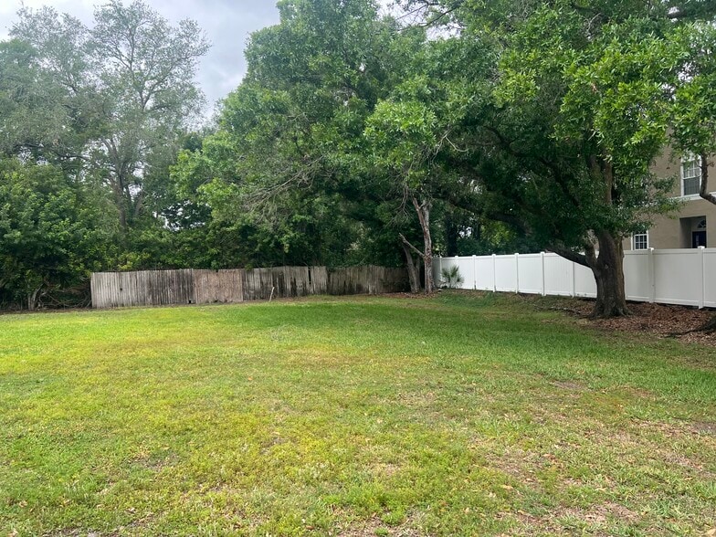 Building Photo - 10101 Lake Oak Cir