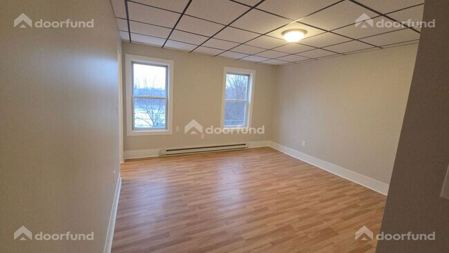 Building Photo - 147 Oak St