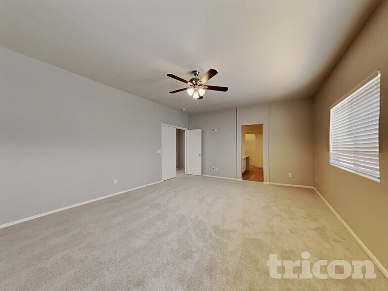 Building Photo - 30493 N Bareback Trail