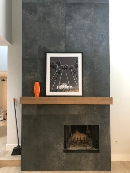 Beautiful fireplace - 1412 N Crescent Heights Blvd