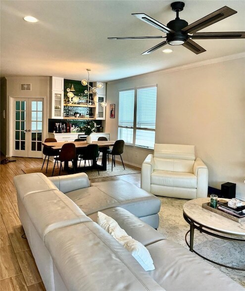 Building Photo - 1017 Cliffbrake Wy