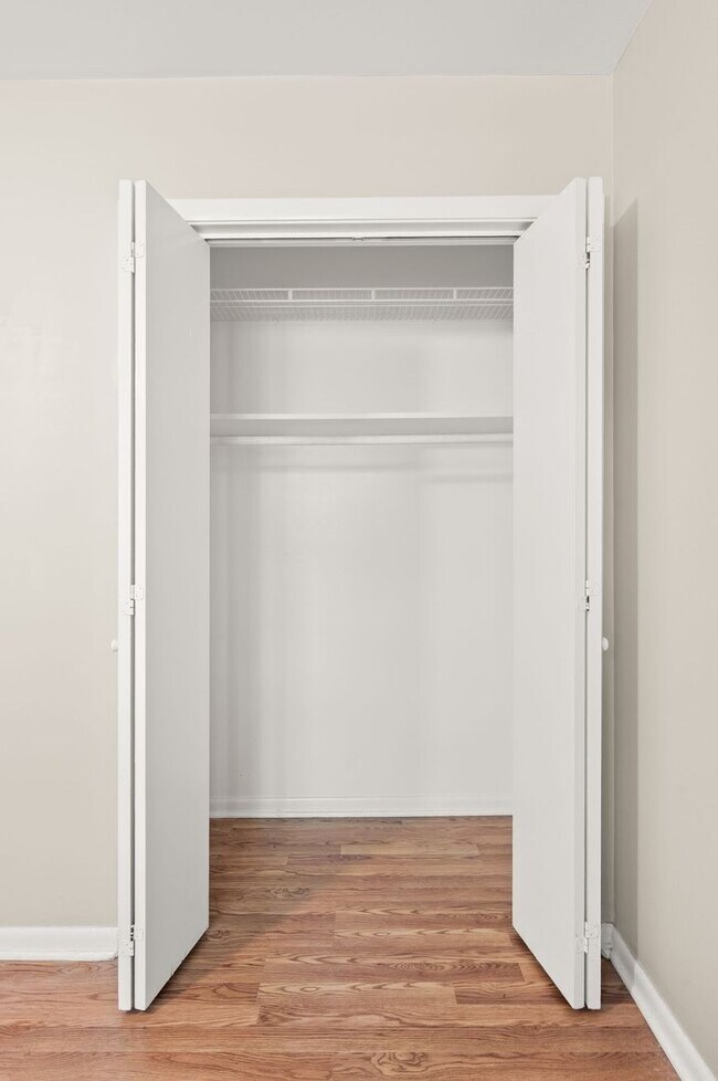 Building Photo - Awesome 2BE/1.5BA duplex in fantastic location in Nashville!