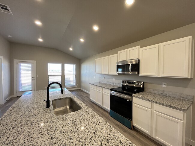 Building Photo - 1303 Ross Ave