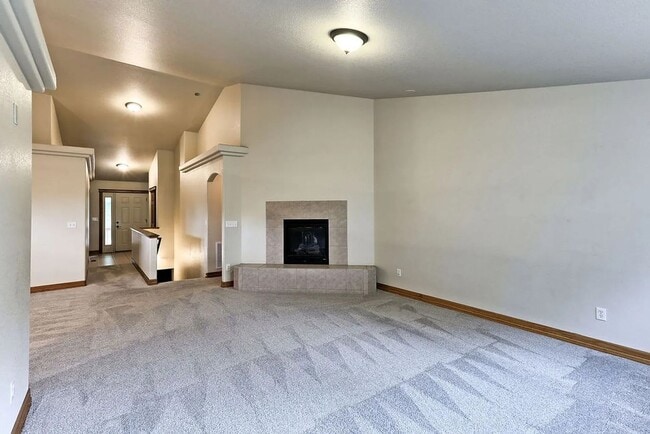 Building Photo - Light-Filled Living in a Peaceful Fort Collins Neighborhood