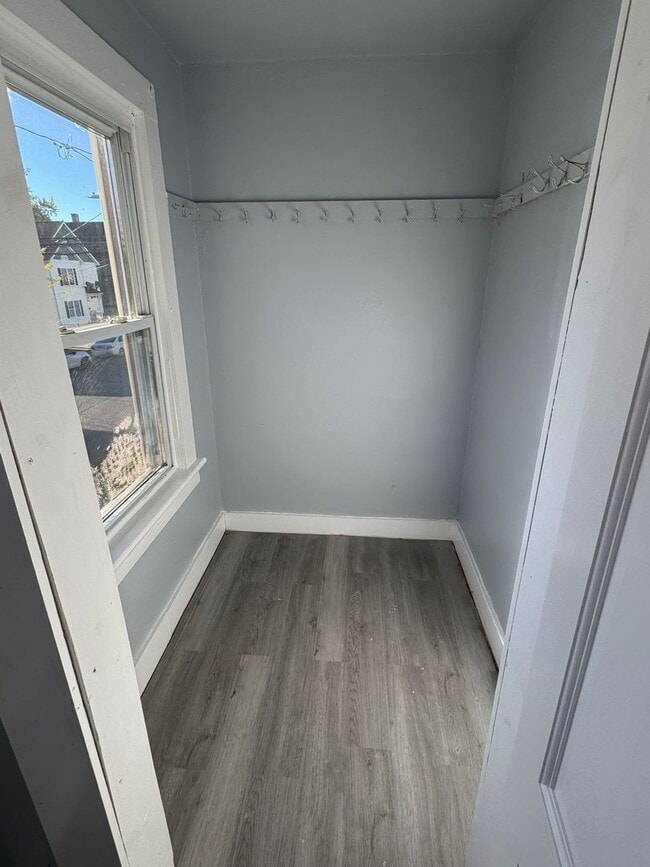 Building Photo - SINGLE FAMILY HOUSE FOR RENT