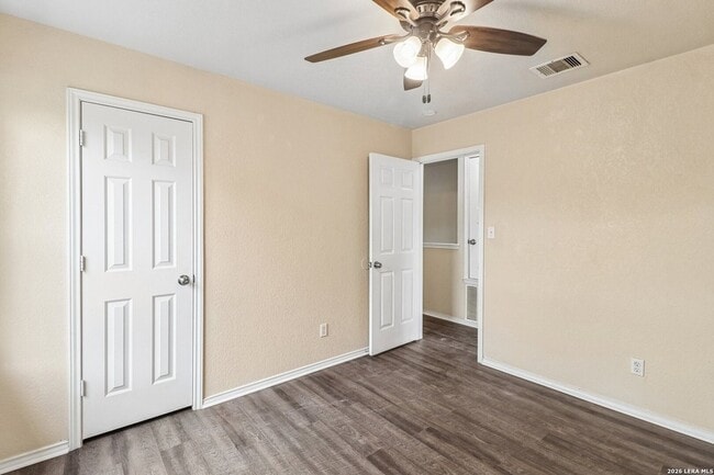 Building Photo - 407 Amberdale Oak