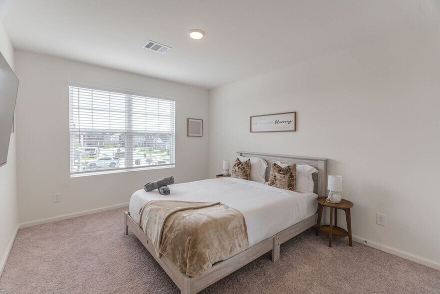 Building Photo - 10314 Woodwick St