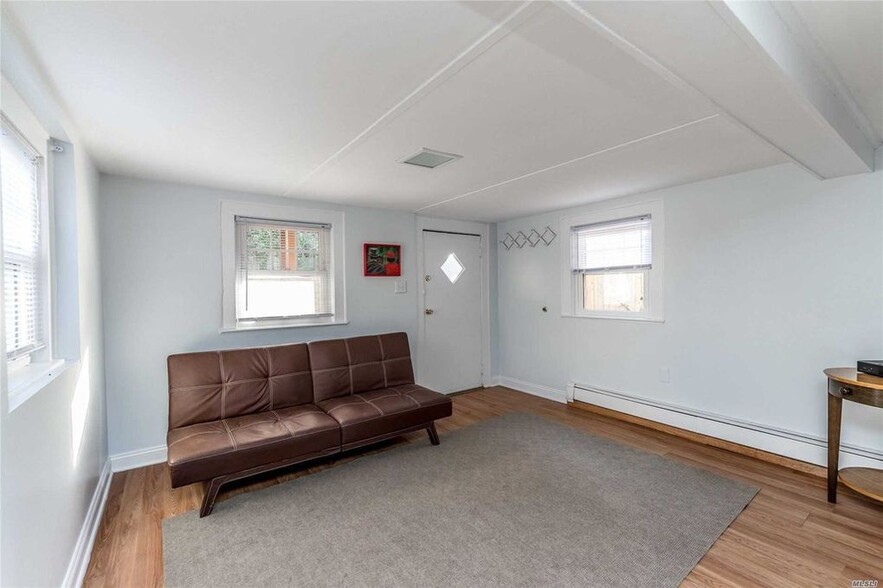 Primary Photo - 28 E Walnut St