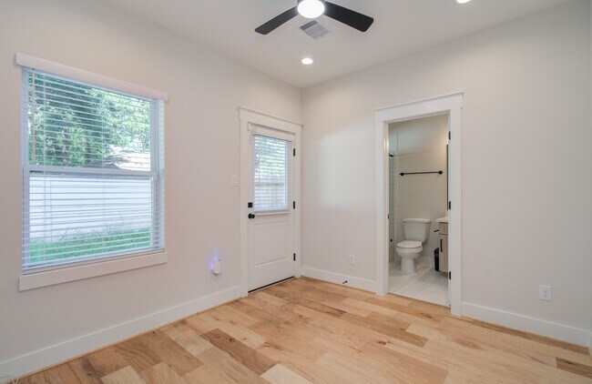 Building Photo - 5309 Donovan Gdns Ln