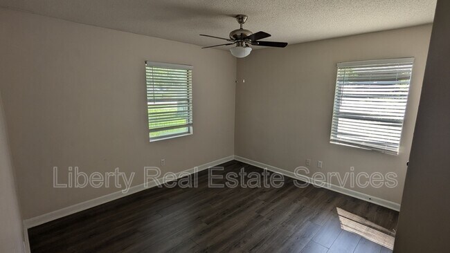 Building Photo - 820 Kelly Dr