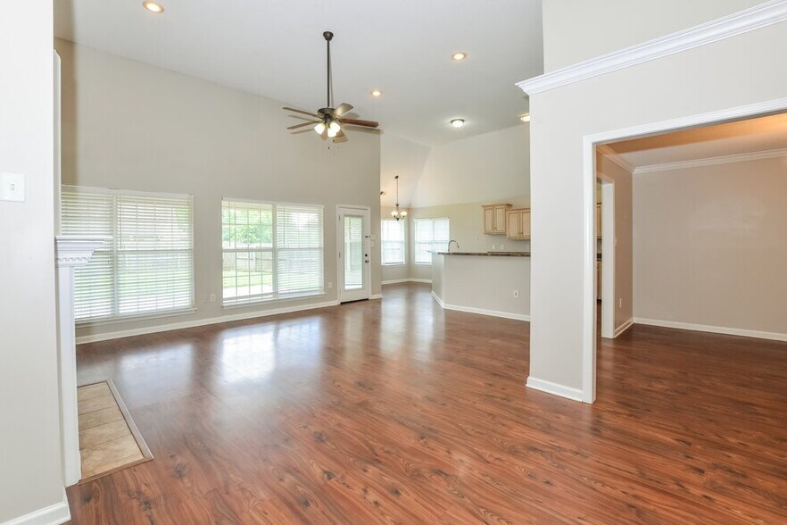 Building Photo - 1859 Winners Circle Cove