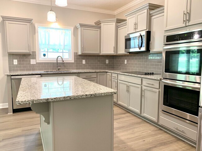 Building Photo - 1247 Highgrove Ln