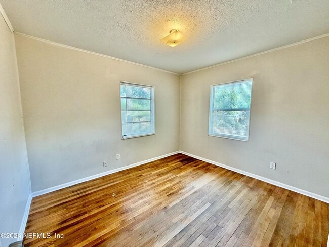 Building Photo - 1348 Crestwood St