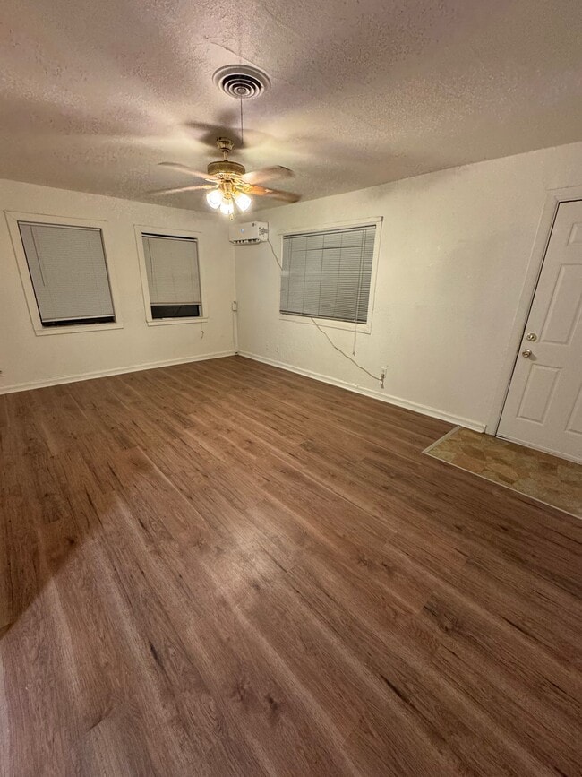 Building Photo - 3600 S Tyler St