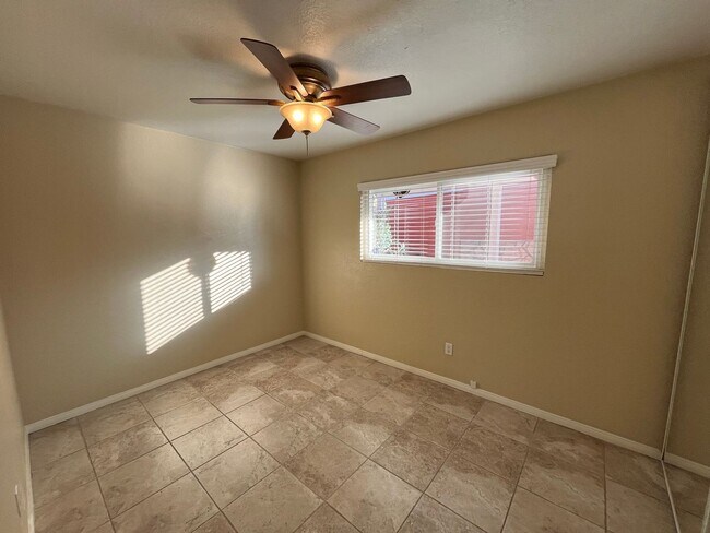 Building Photo - kl303r