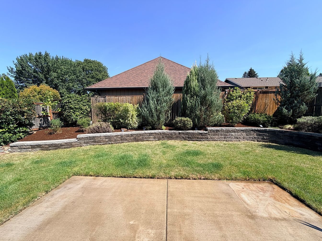 Building Photo - 8660 SW Comanche Way