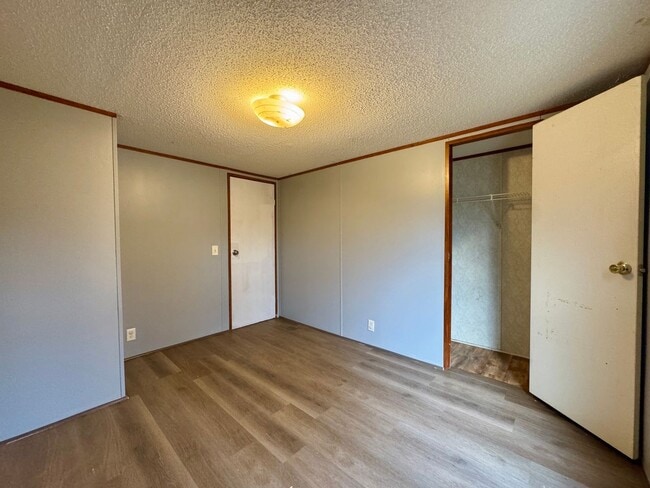 Building Photo - 3/2 Split Floor Plan!