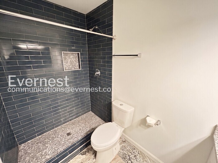 Building Photo - 323 N Briar Ridge