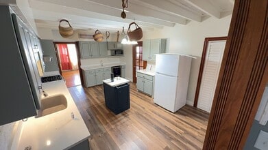 Building Photo - Luxurious and Spacious in Downtown Houma-4 bedroom 3.5 bath