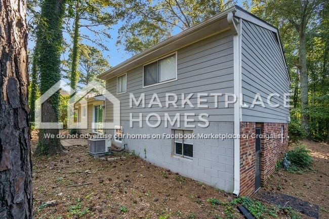 Building Photo - 1051 Scott Rd