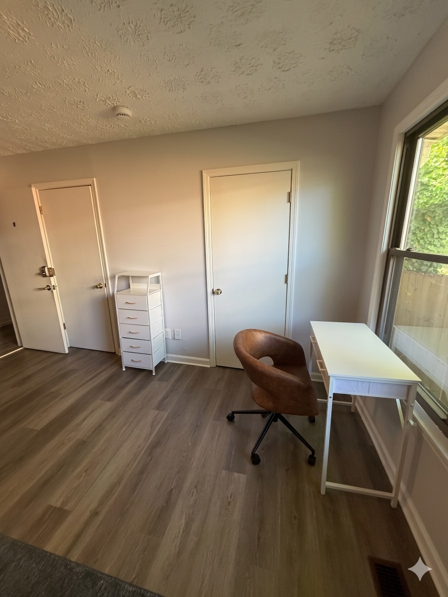 Building Photo - 877 Beckwith St SW