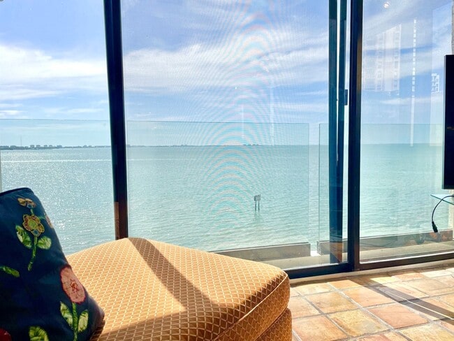 Building Photo - Sarasota Bay Penthouse