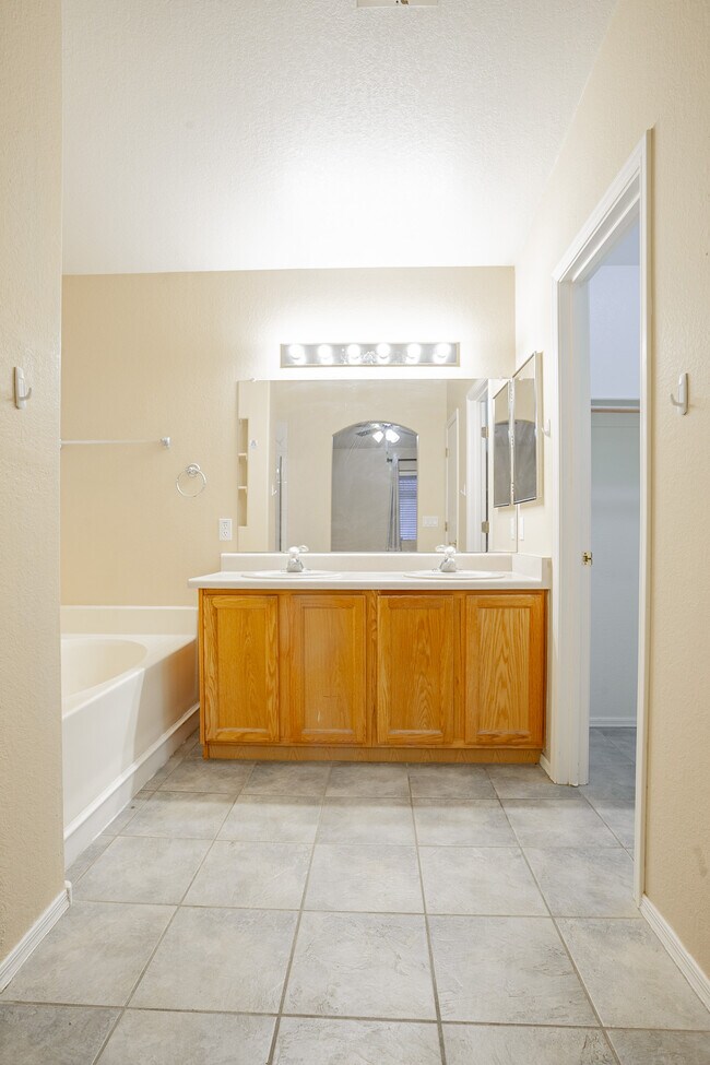 Building Photo - 6590 Tuzigoot Way