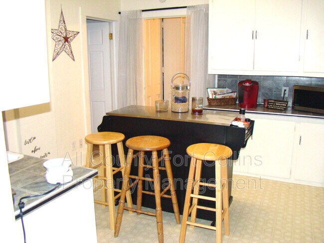 Building Photo - 401 Elm St