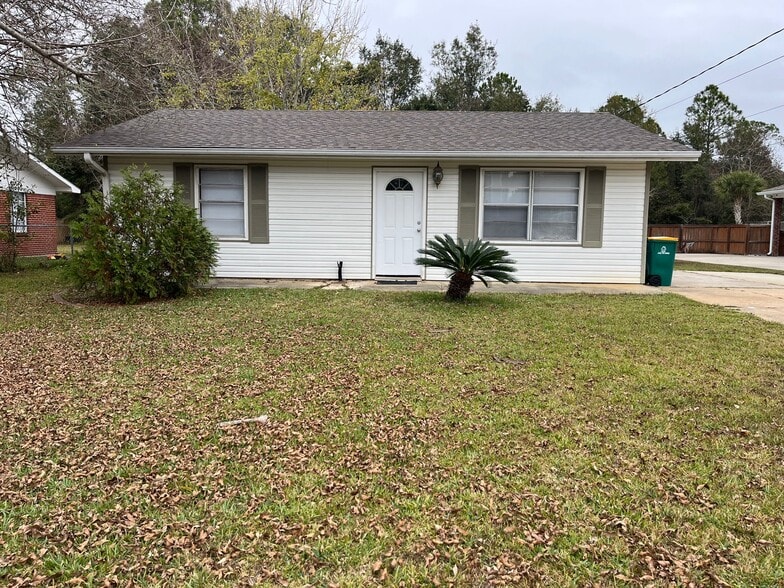 Primary Photo - 115 Alicia St