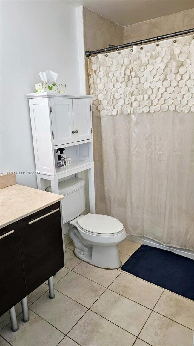 Building Photo - 1900 N Bayshore Dr