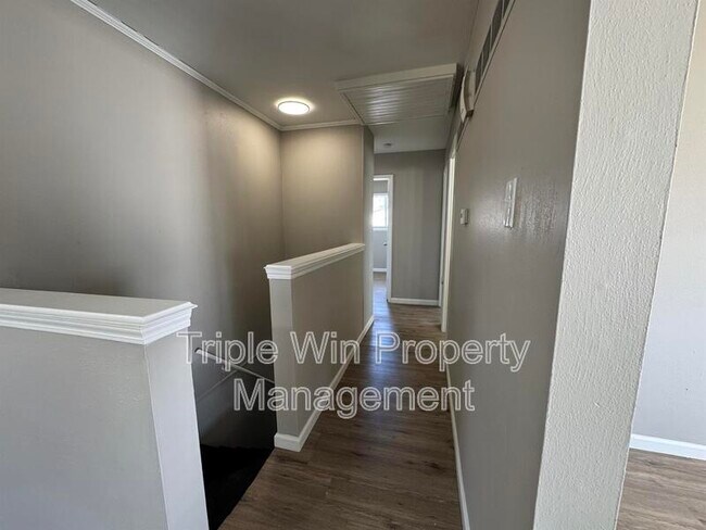 Building Photo - 5122 Ville Maria Ln