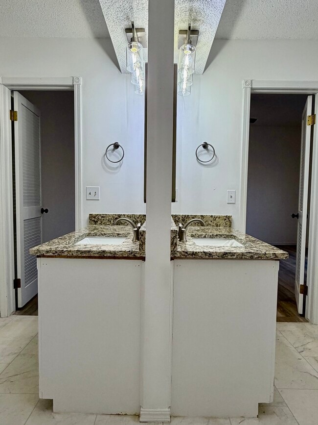 Building Photo - 10528 Ricky Ln