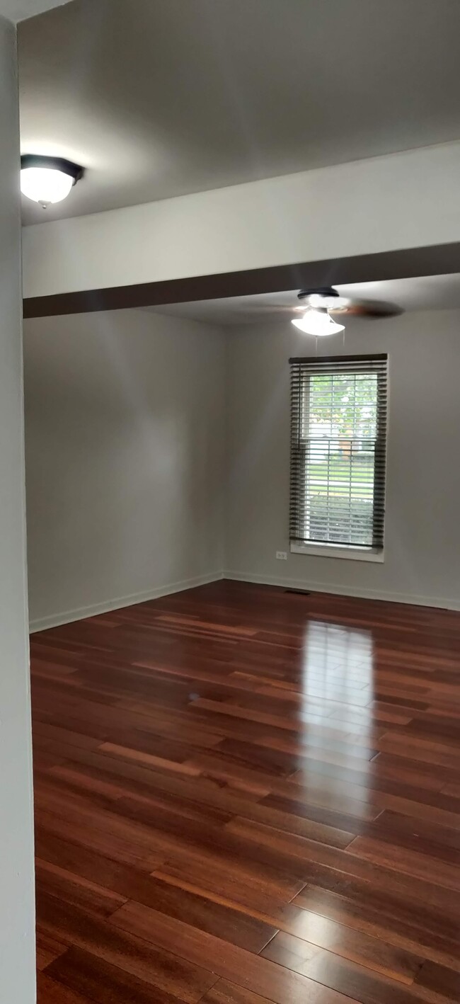 Living room - 111 41st St