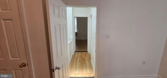 Building Photo - 2548 Oswego Ave