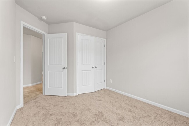 Building Photo - 3 Bedroom Townhome in Jonesboro!