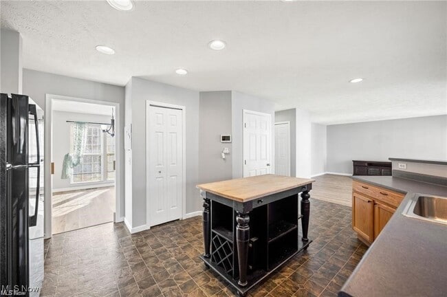 Building Photo - 7419 Meadow Brooke Way