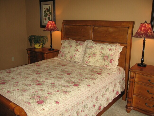 Building Photo - $1,800 - 2 Bedroom / 2 Bathroom Furnished Luxury Condo in Smoky Mountain Country Club