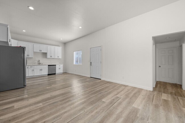 Building Photo - 6208 Pembroke Dr