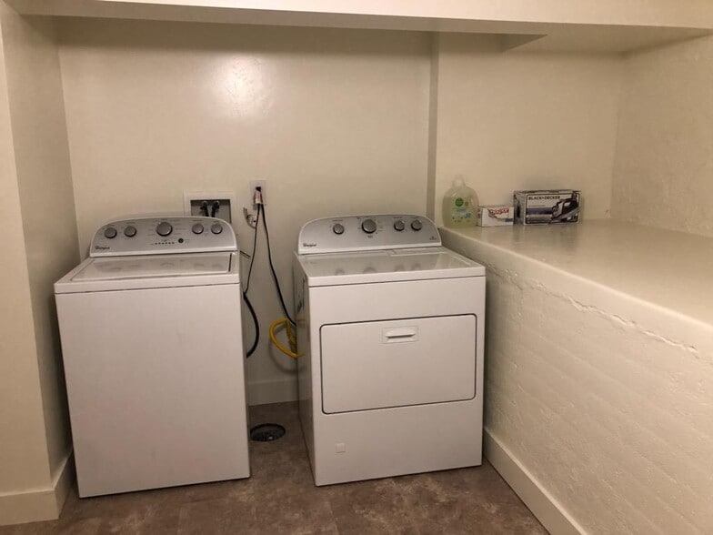 Building Photo - 807 S 500 E