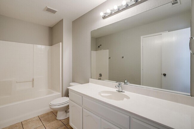 Building Photo - Large 4 Bedroom 3.5 Bathroom- Eagle Mounta...