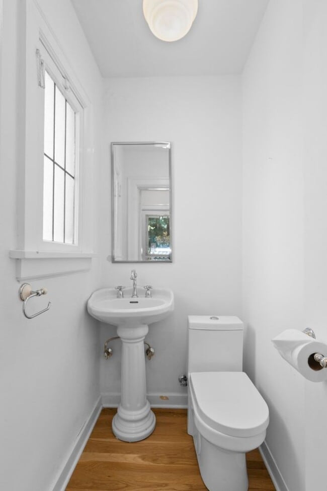 Building Photo - 4Bd/1.75Ba Seattle House