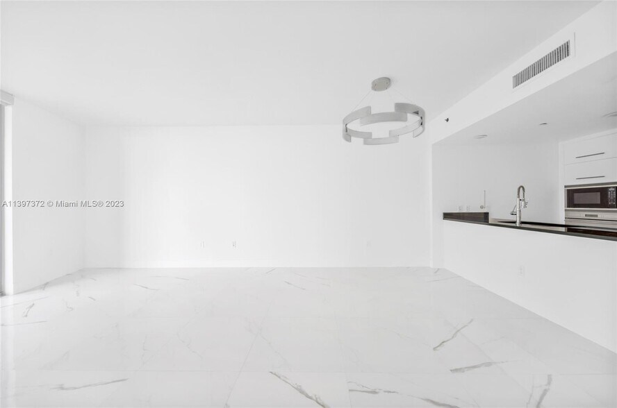 Building Photo - 475 Brickell Ave