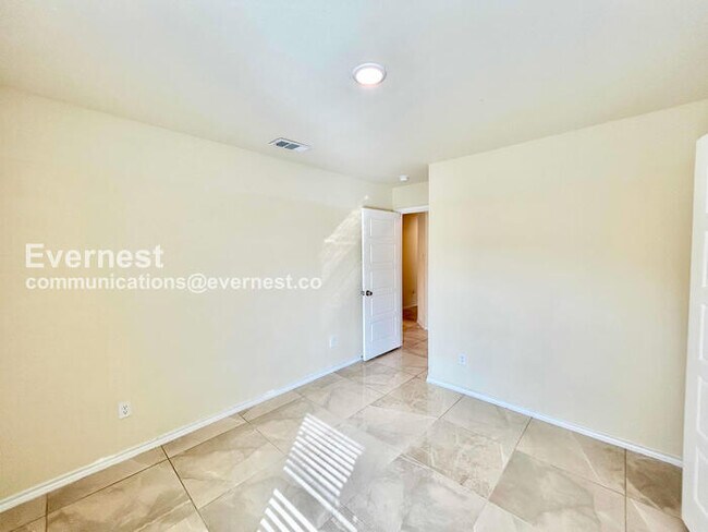 Building Photo - 1413 Avenue A