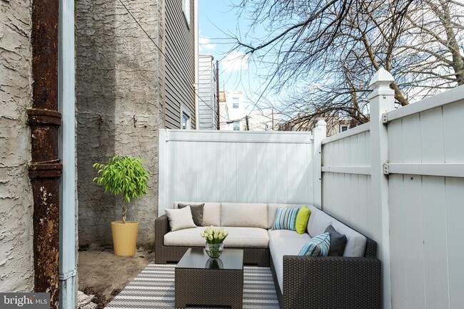 Building Photo - 724 Moyer St