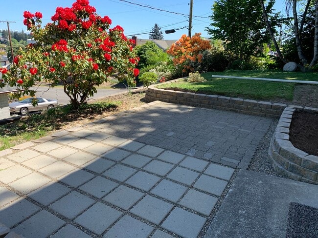 Building Photo - Furnished 1 Bed/ 1 Bath Near PSNS, Utilities Included! MOVE IN BONUS!